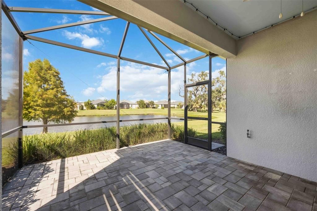 Active With Contract: $340,000 (2 beds, 2 baths, 1525 Square Feet)