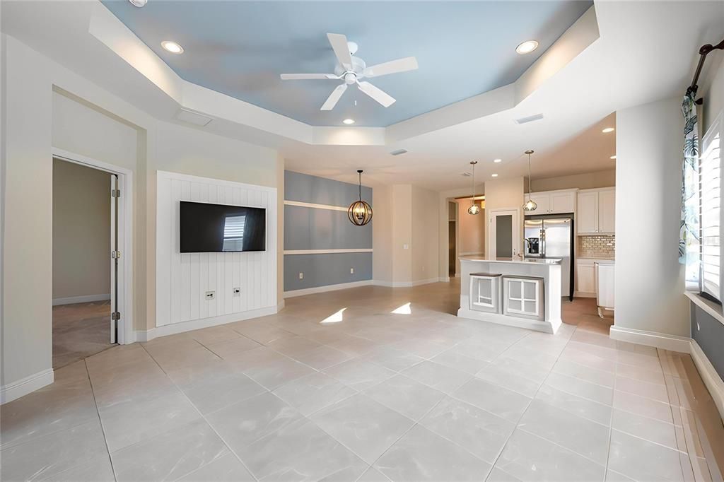 Active With Contract: $340,000 (2 beds, 2 baths, 1525 Square Feet)