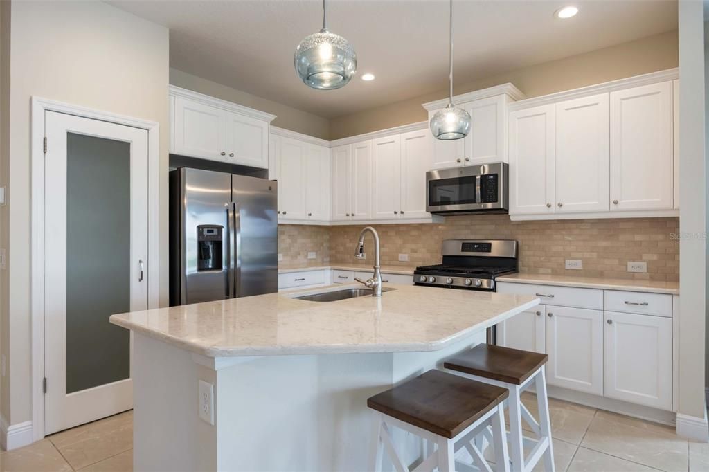 Active With Contract: $340,000 (2 beds, 2 baths, 1525 Square Feet)