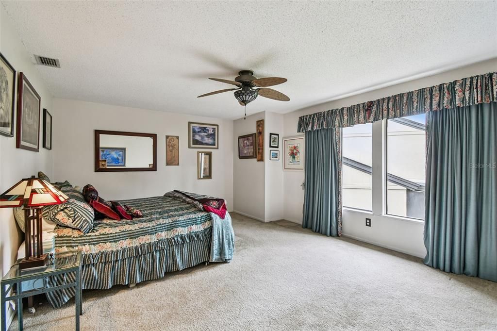 For Sale: $269,900 (2 beds, 2 baths, 1456 Square Feet)