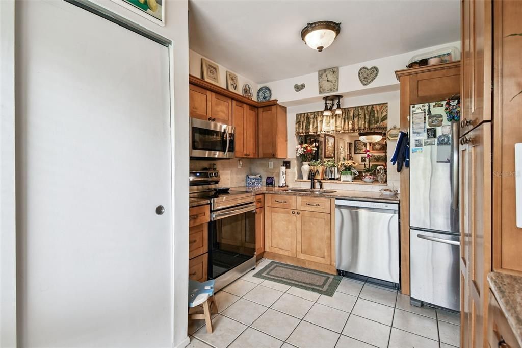 For Sale: $269,900 (2 beds, 2 baths, 1456 Square Feet)