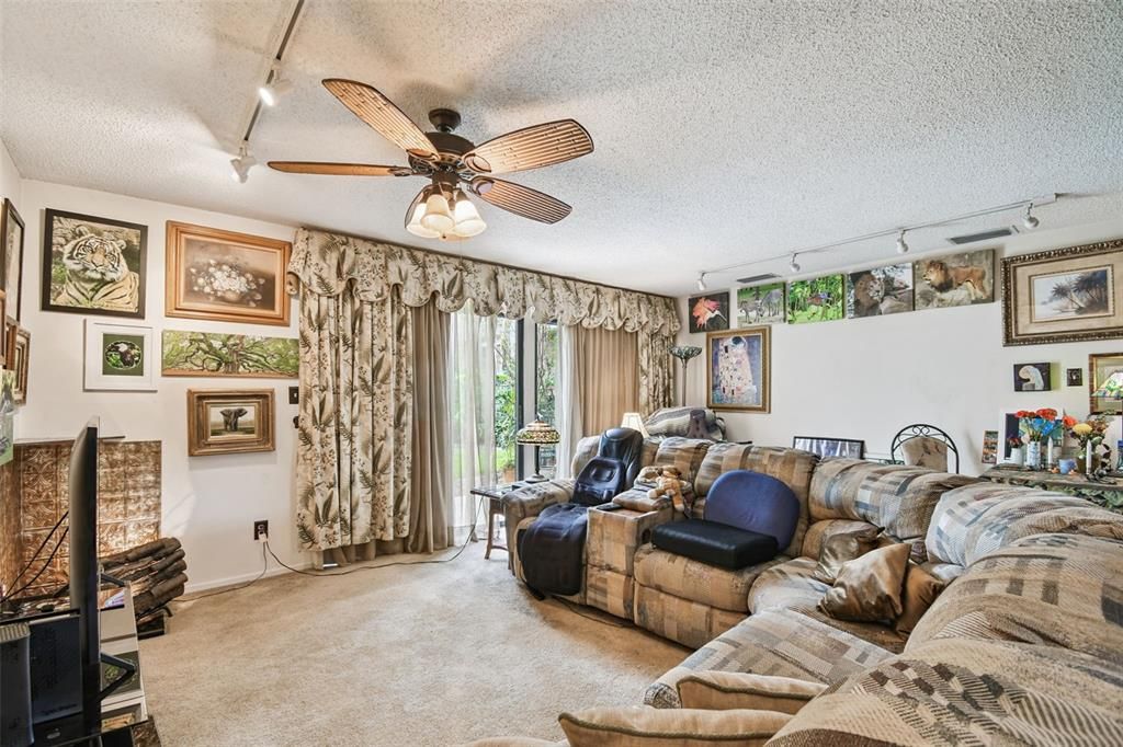 For Sale: $269,900 (2 beds, 2 baths, 1456 Square Feet)