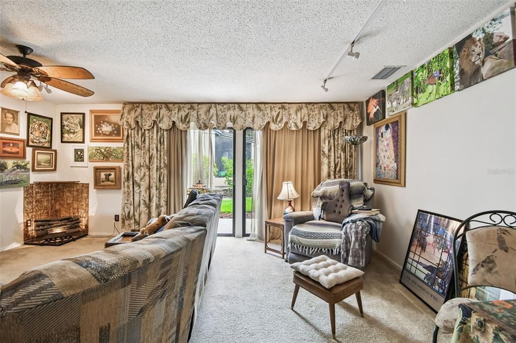 For Sale: $269,900 (2 beds, 2 baths, 1456 Square Feet)