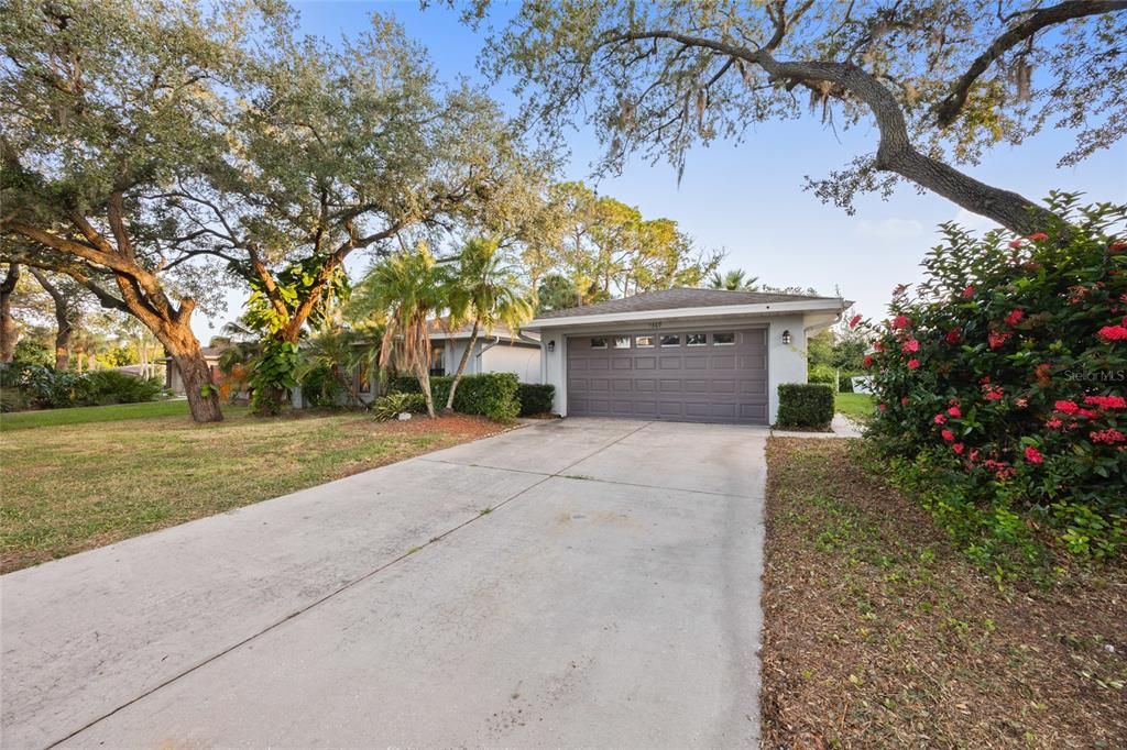 Active With Contract: $335,000 (3 beds, 2 baths, 1840 Square Feet)