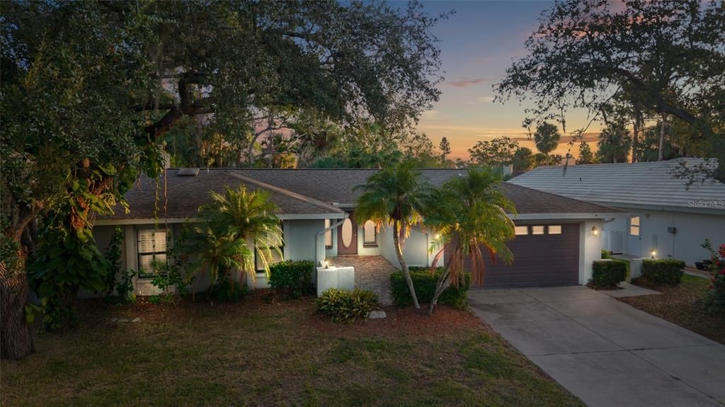 Active With Contract: $335,000 (3 beds, 2 baths, 1840 Square Feet)