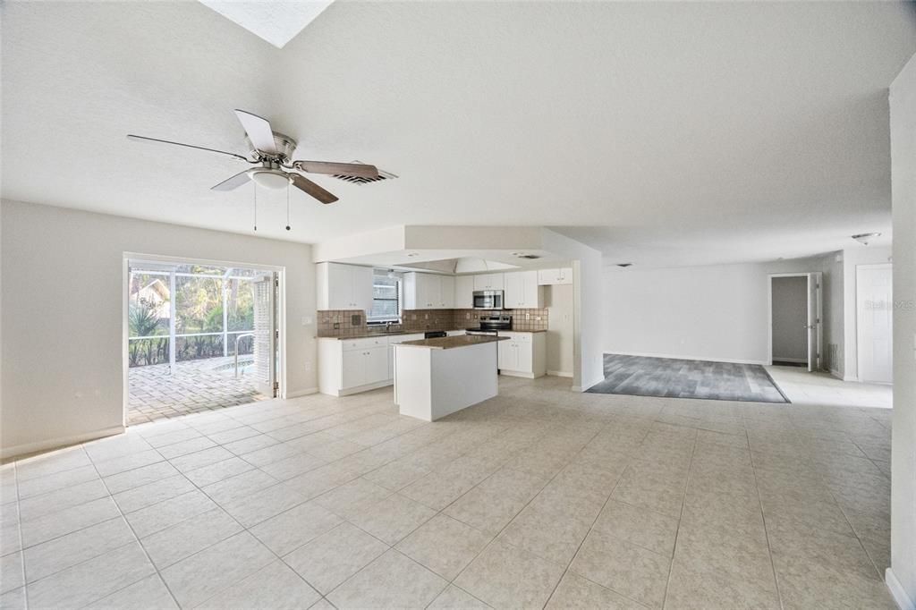 Active With Contract: $335,000 (3 beds, 2 baths, 1840 Square Feet)