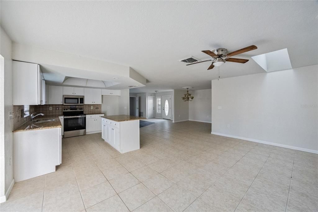 Active With Contract: $335,000 (3 beds, 2 baths, 1840 Square Feet)