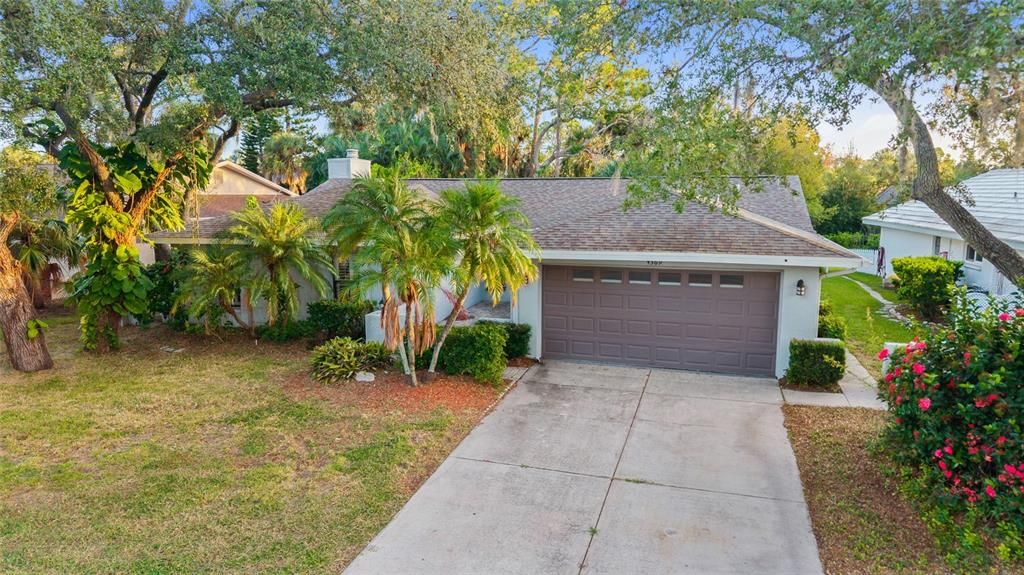 Active With Contract: $335,000 (3 beds, 2 baths, 1840 Square Feet)
