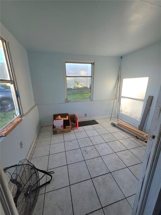 For Sale: $180,000 (4 beds, 2 baths, 752 Square Feet)