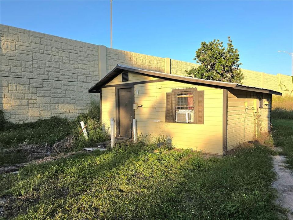 For Sale: $180,000 (4 beds, 2 baths, 752 Square Feet)