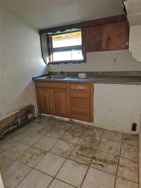 For Sale: $180,000 (4 beds, 2 baths, 752 Square Feet)