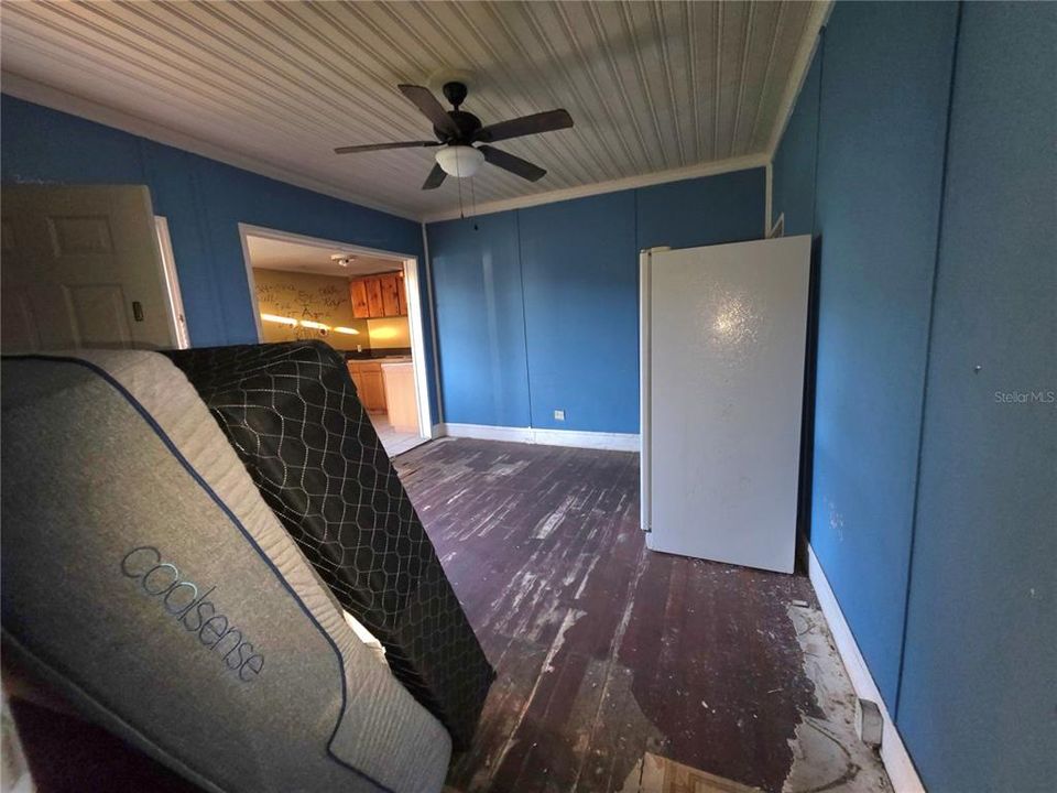 For Sale: $180,000 (4 beds, 2 baths, 752 Square Feet)