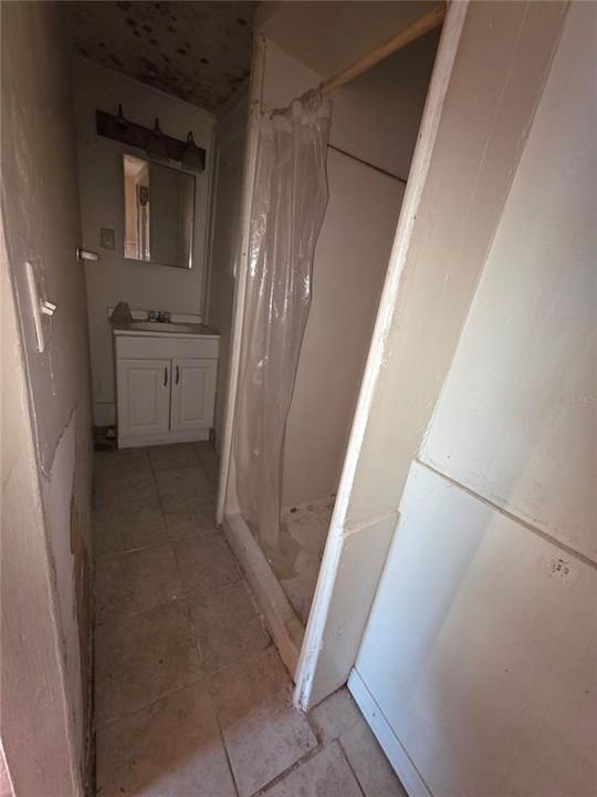 For Sale: $180,000 (4 beds, 2 baths, 752 Square Feet)