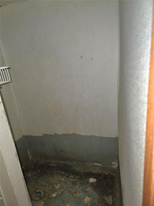 For Sale: $180,000 (4 beds, 2 baths, 752 Square Feet)