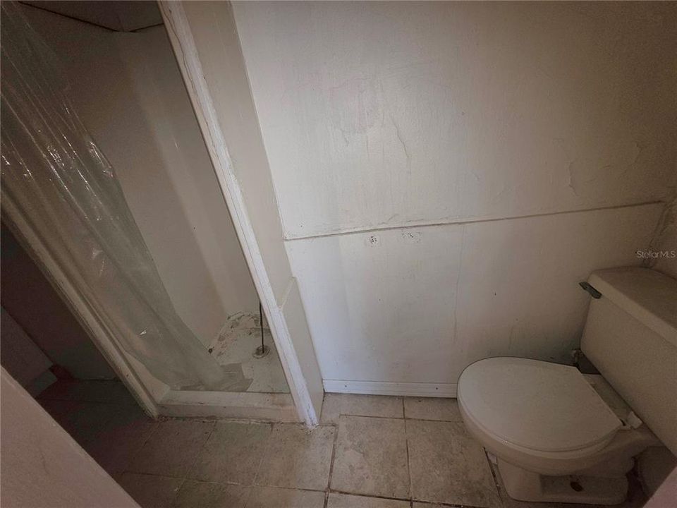 For Sale: $180,000 (4 beds, 2 baths, 752 Square Feet)