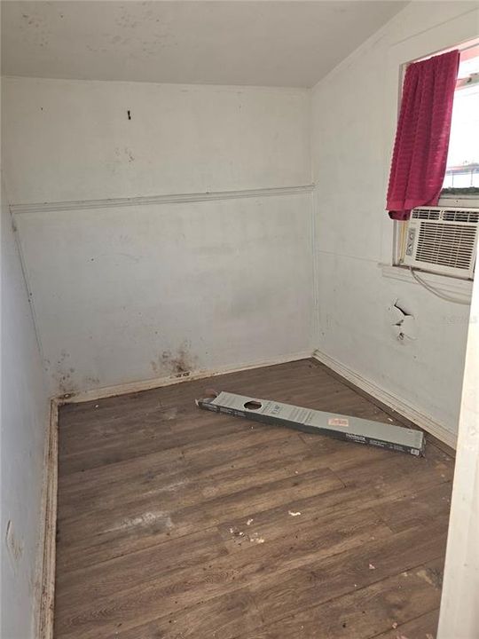 For Sale: $180,000 (4 beds, 2 baths, 752 Square Feet)