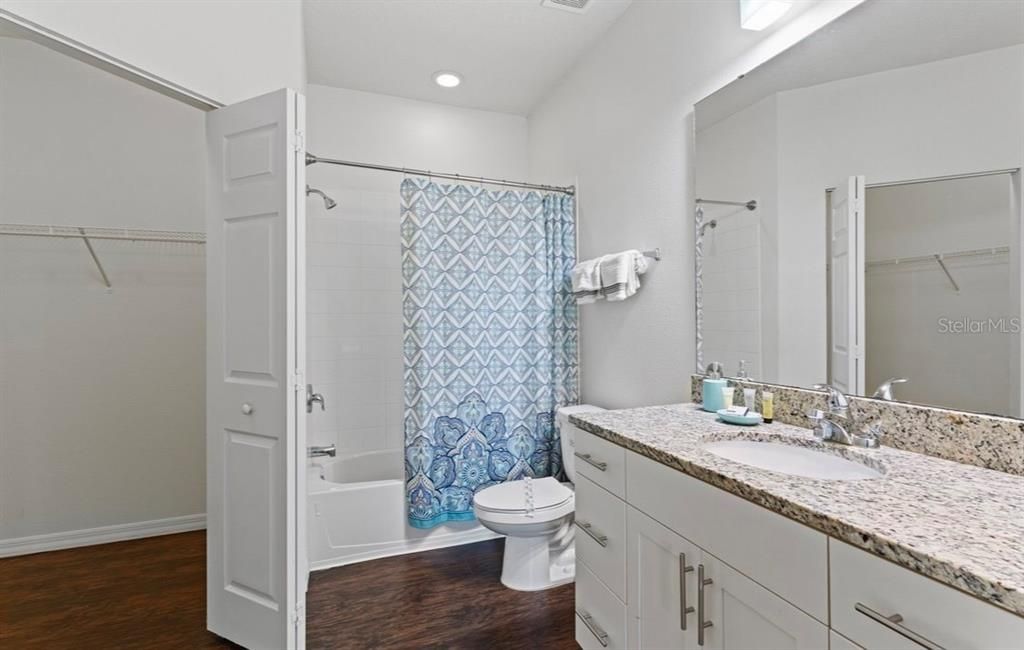 待售: $320,000 (4 贝兹, 3 浴室, 1694 平方英尺)