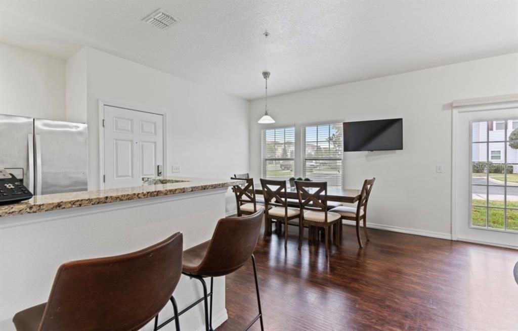 待售: $320,000 (4 贝兹, 3 浴室, 1694 平方英尺)