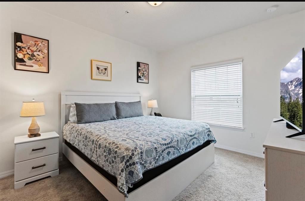 待售: $320,000 (4 贝兹, 3 浴室, 1694 平方英尺)