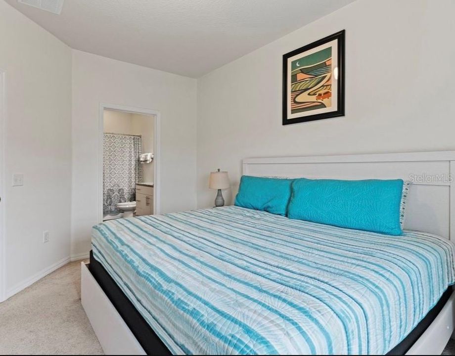 待售: $320,000 (4 贝兹, 3 浴室, 1694 平方英尺)