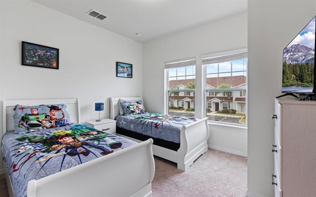 待售: $320,000 (4 贝兹, 3 浴室, 1694 平方英尺)