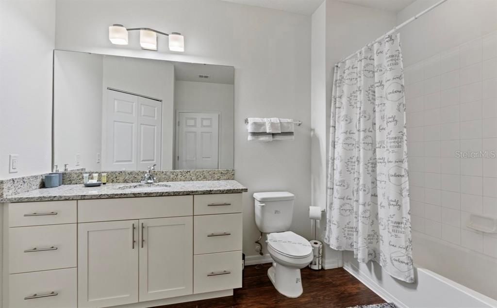 待售: $320,000 (4 贝兹, 3 浴室, 1694 平方英尺)