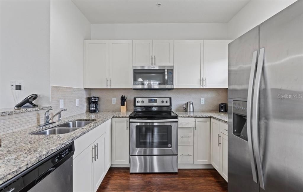 待售: $320,000 (4 贝兹, 3 浴室, 1694 平方英尺)