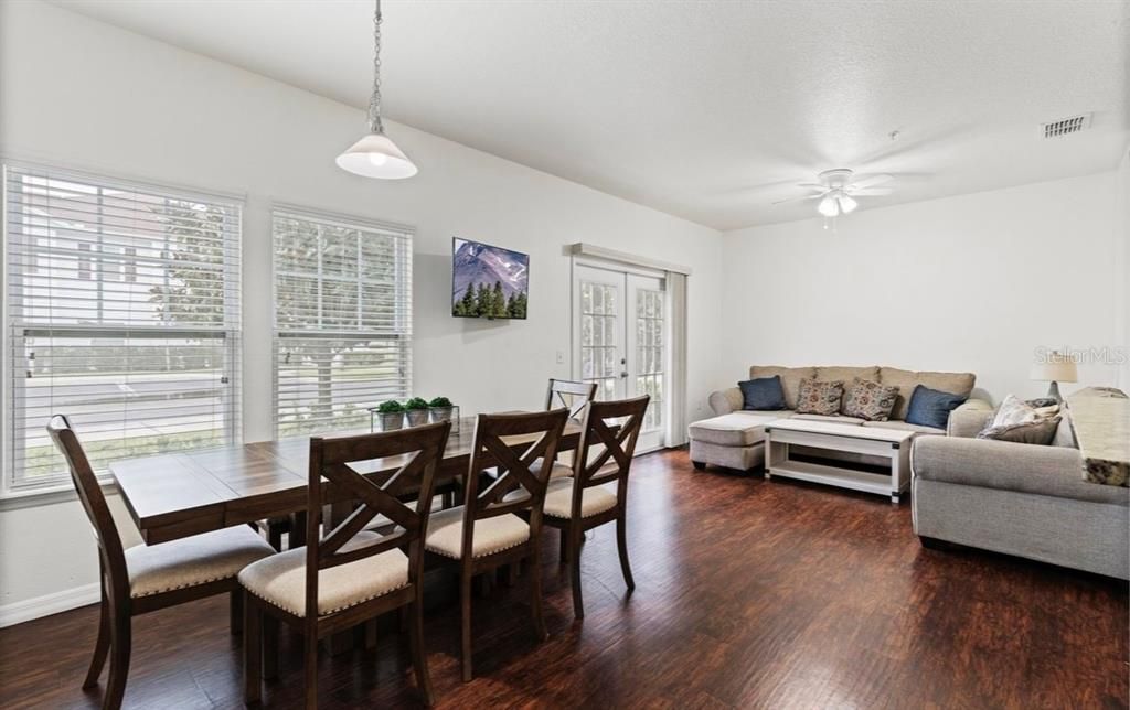 待售: $320,000 (4 贝兹, 3 浴室, 1694 平方英尺)