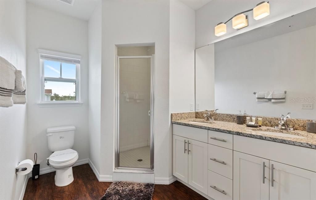 待售: $320,000 (4 贝兹, 3 浴室, 1694 平方英尺)