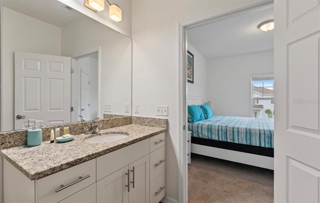 待售: $320,000 (4 贝兹, 3 浴室, 1694 平方英尺)