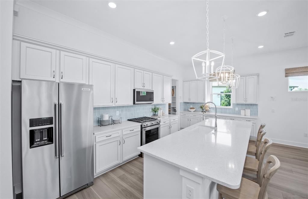 For Sale: $485,680 (2 beds, 2 baths, 1943 Square Feet)