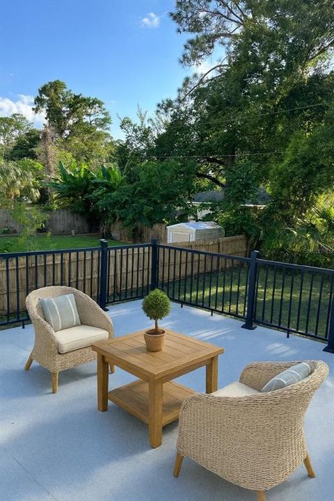 合同活跃: $279,000 (3 贝兹, 2 浴室, 1160 平方英尺)