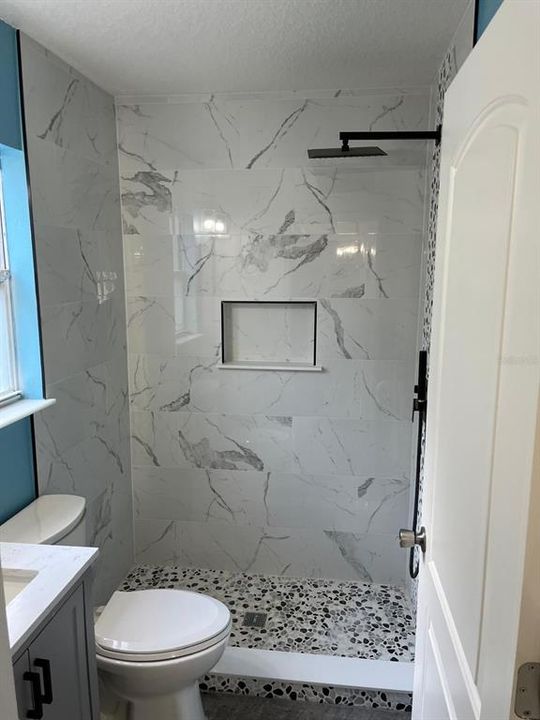 合同活跃: $279,000 (3 贝兹, 2 浴室, 1160 平方英尺)