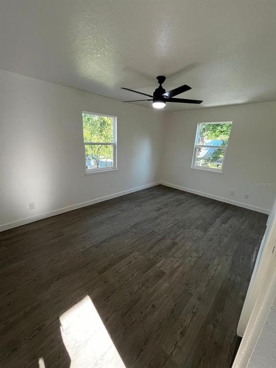 合同活跃: $279,000 (3 贝兹, 2 浴室, 1160 平方英尺)