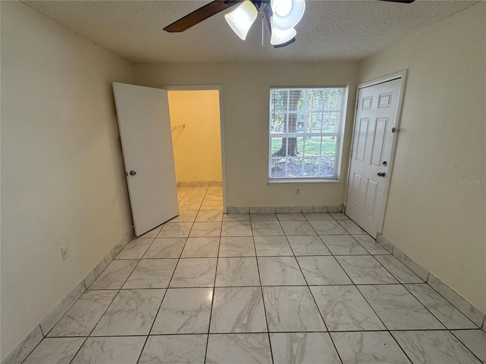 出租: $1,400 (2 贝兹, 2 浴室, 864 平方英尺)