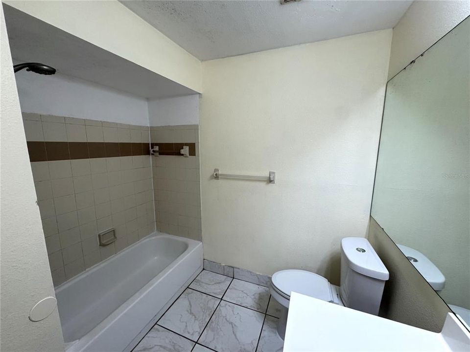 出租: $1,400 (2 贝兹, 2 浴室, 864 平方英尺)