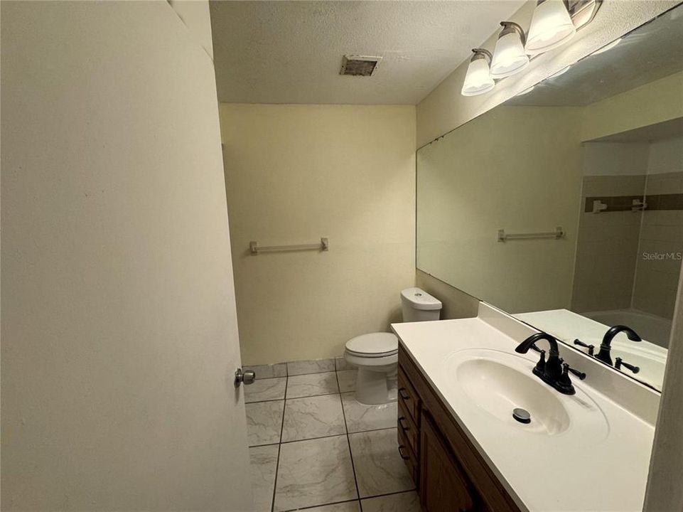 出租: $1,400 (2 贝兹, 2 浴室, 864 平方英尺)