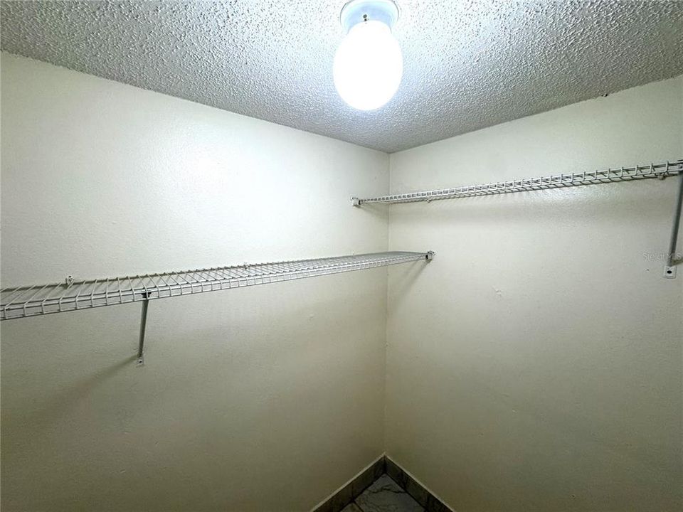 出租: $1,400 (2 贝兹, 2 浴室, 864 平方英尺)