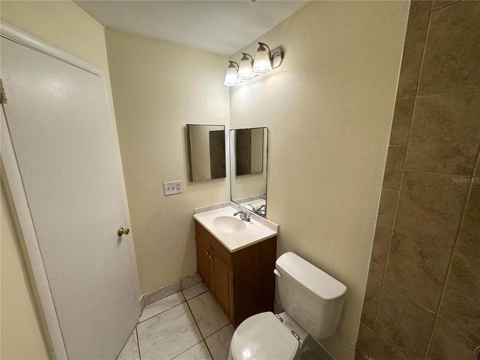 出租: $1,400 (2 贝兹, 2 浴室, 864 平方英尺)