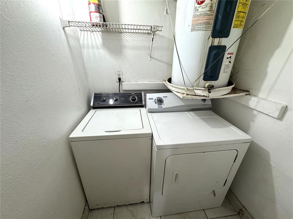 出租: $1,400 (2 贝兹, 2 浴室, 864 平方英尺)