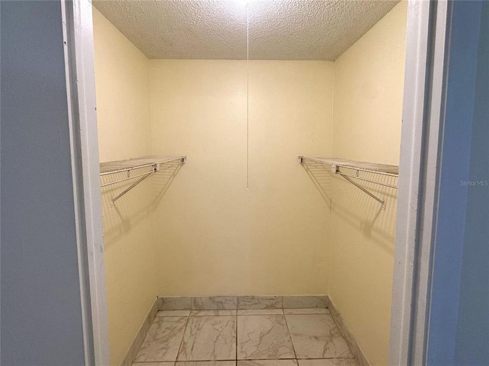 出租: $1,400 (2 贝兹, 2 浴室, 864 平方英尺)