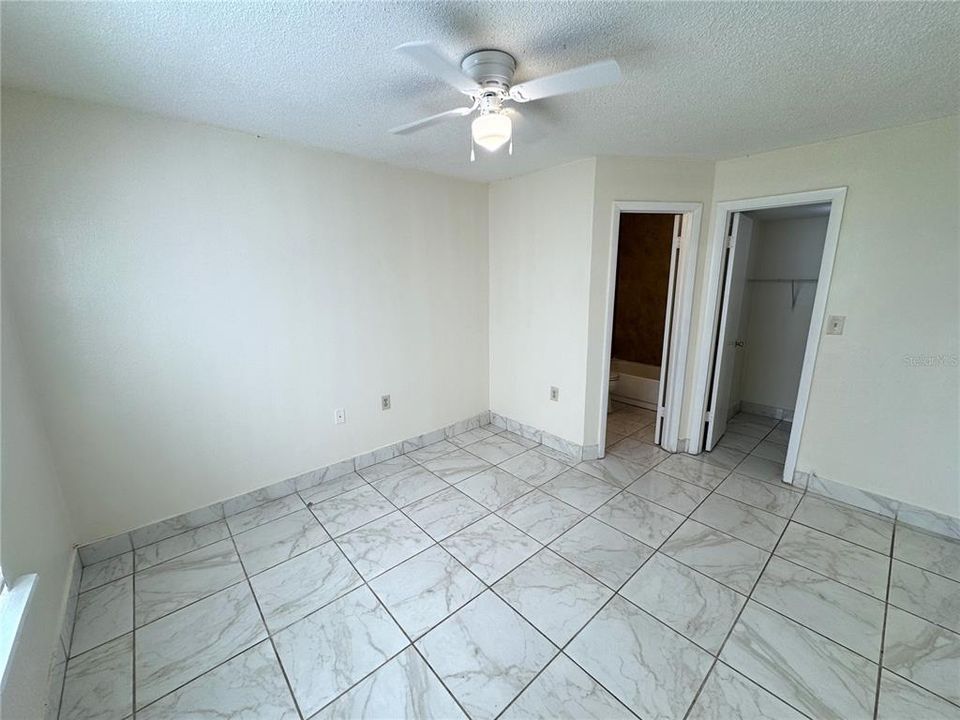 出租: $1,400 (2 贝兹, 2 浴室, 864 平方英尺)