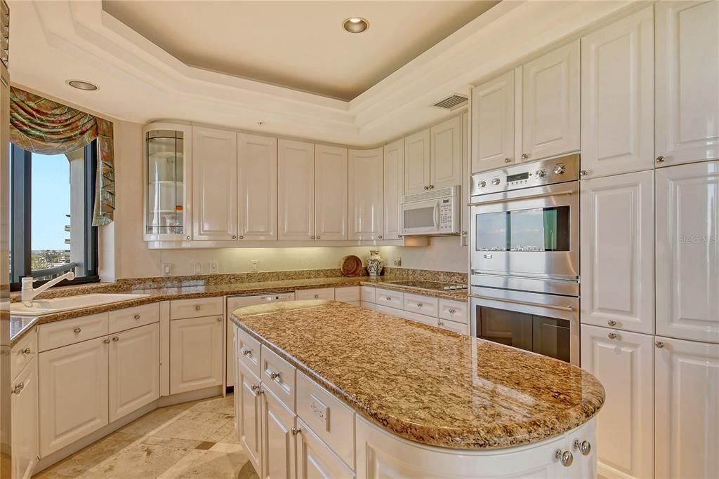 En Venta: $3,500,000 (3 camas, 3 baños, 2525 Pies cuadrados)