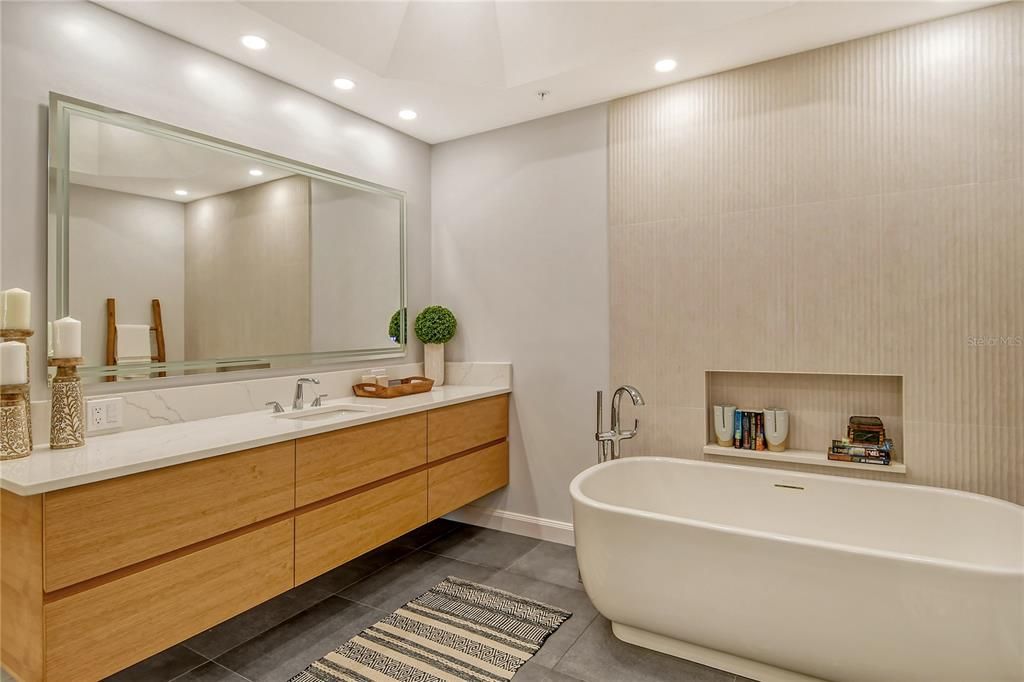 En Venta: $3,500,000 (3 camas, 3 baños, 2525 Pies cuadrados)