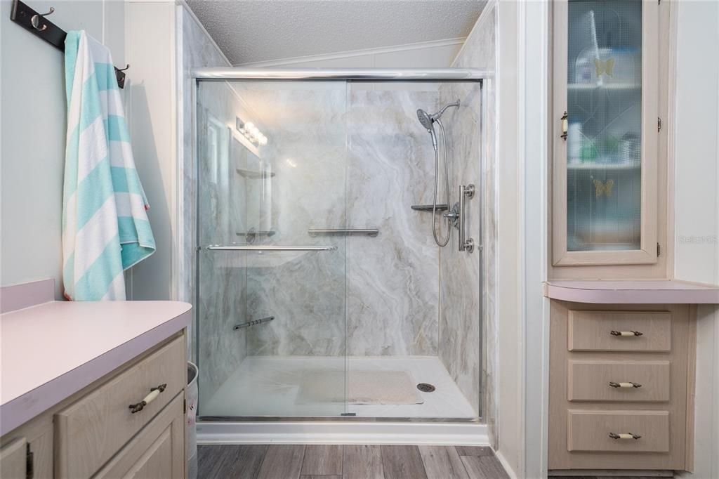 Active With Contract: $270,000 (2 beds, 2 baths, 1393 Square Feet)