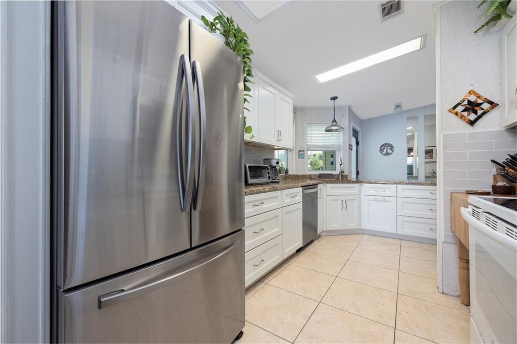 Active With Contract: $270,000 (2 beds, 2 baths, 1393 Square Feet)