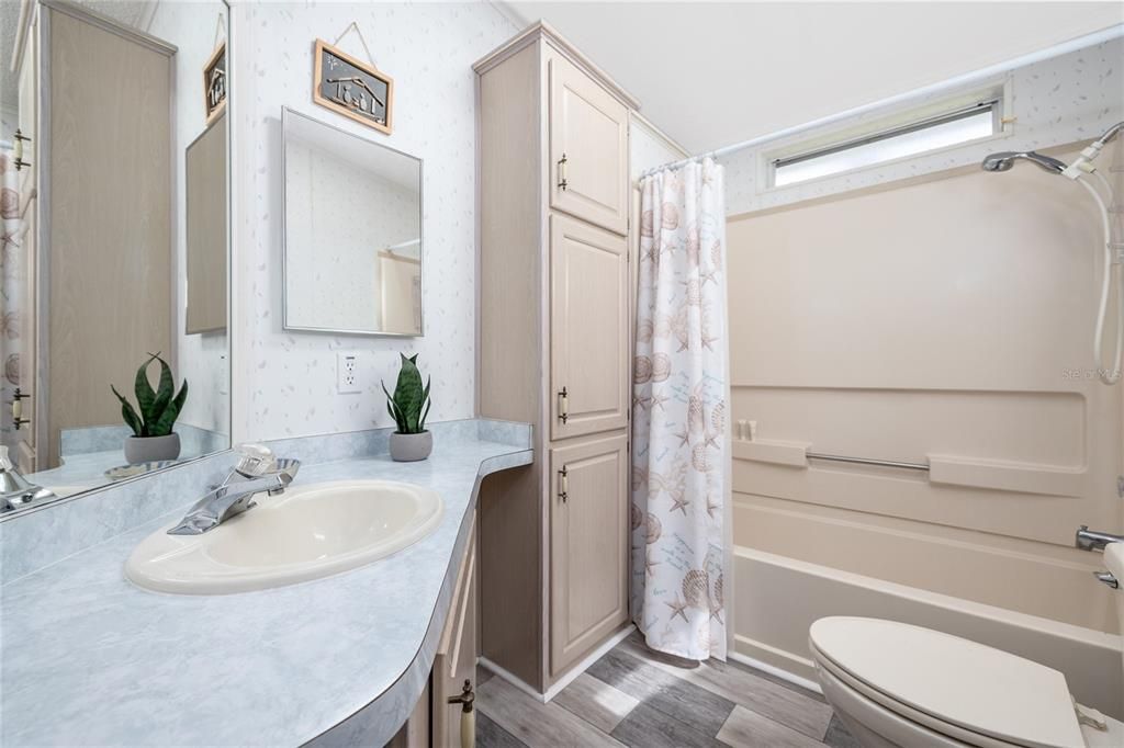 Active With Contract: $270,000 (2 beds, 2 baths, 1393 Square Feet)