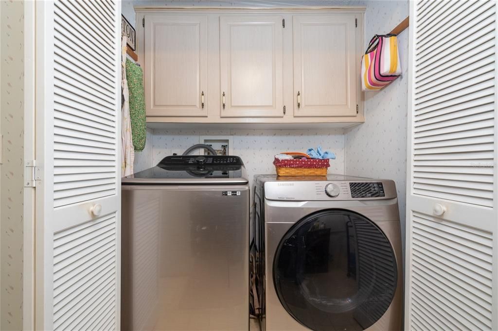 Active With Contract: $270,000 (2 beds, 2 baths, 1393 Square Feet)