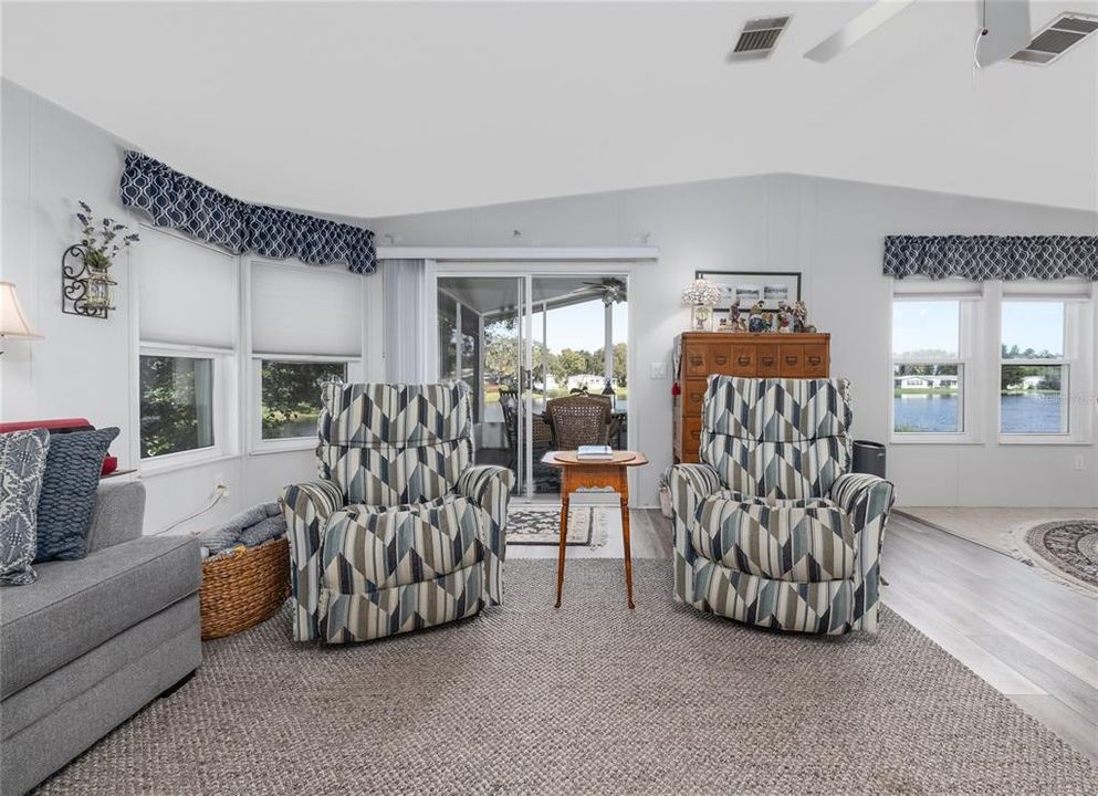 Active With Contract: $270,000 (2 beds, 2 baths, 1393 Square Feet)