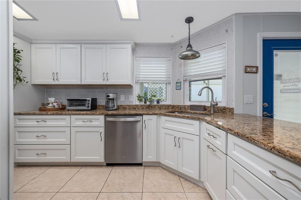 Active With Contract: $270,000 (2 beds, 2 baths, 1393 Square Feet)